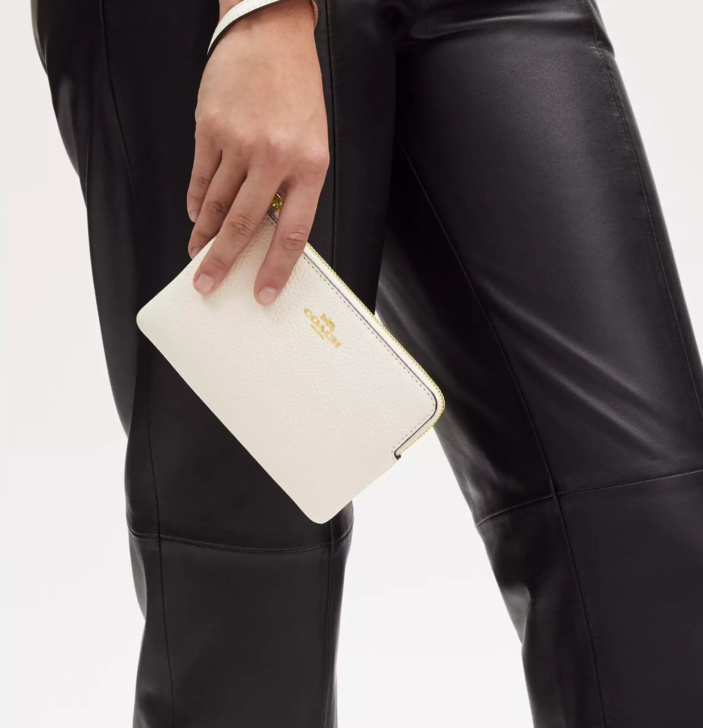 Bolso de mano con cremallera en las esquinas Coach
