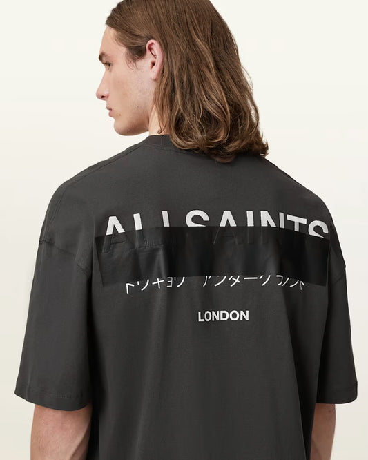 Camiseta con logotipo extragrande de Redact