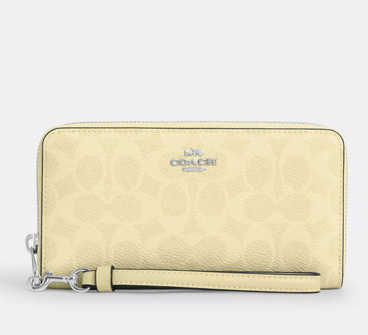 Cartera larga con cremallera en lona de la firma Coach